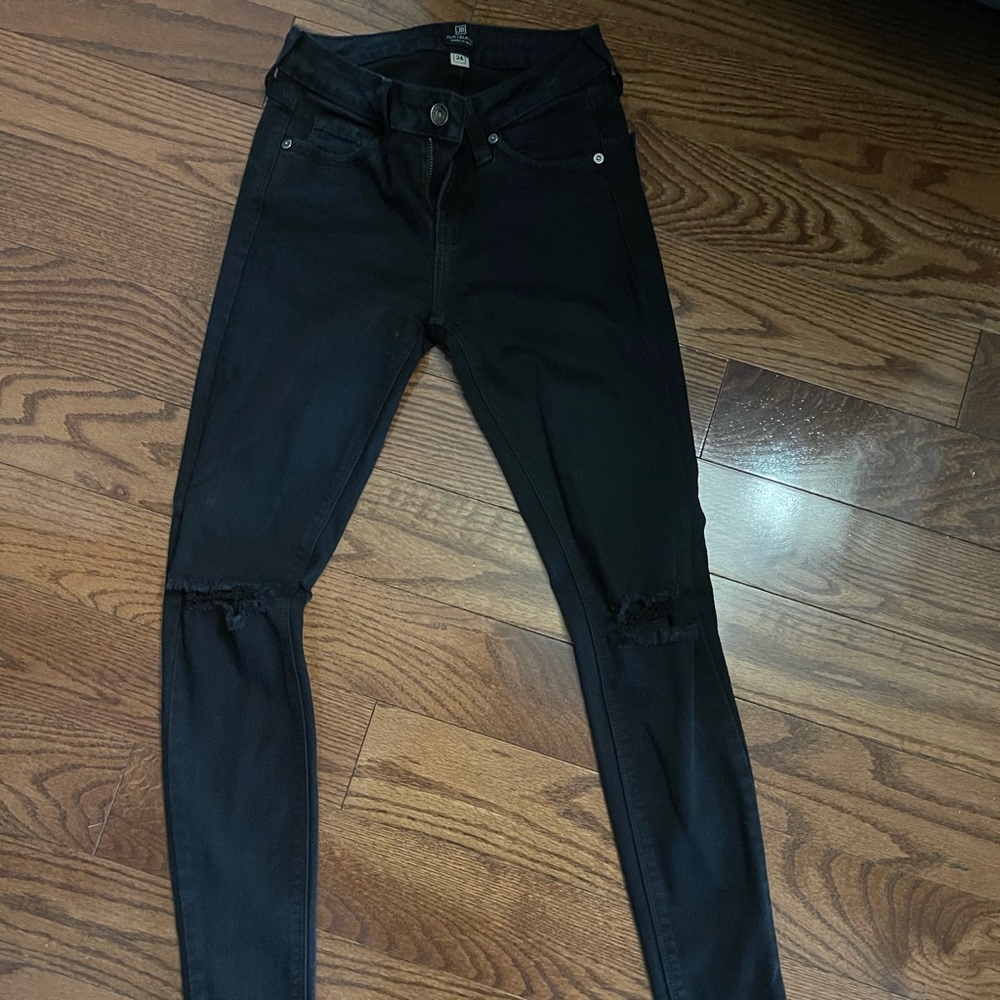 BLACK SKINNY JEANS